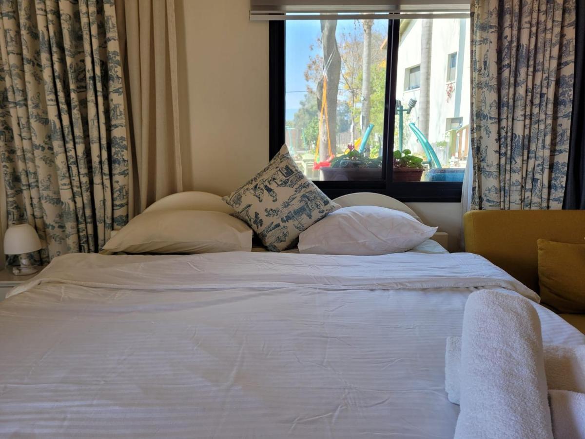 Nuriel Fruit & Guest House Sheʼar Yashuv Exteriör bild