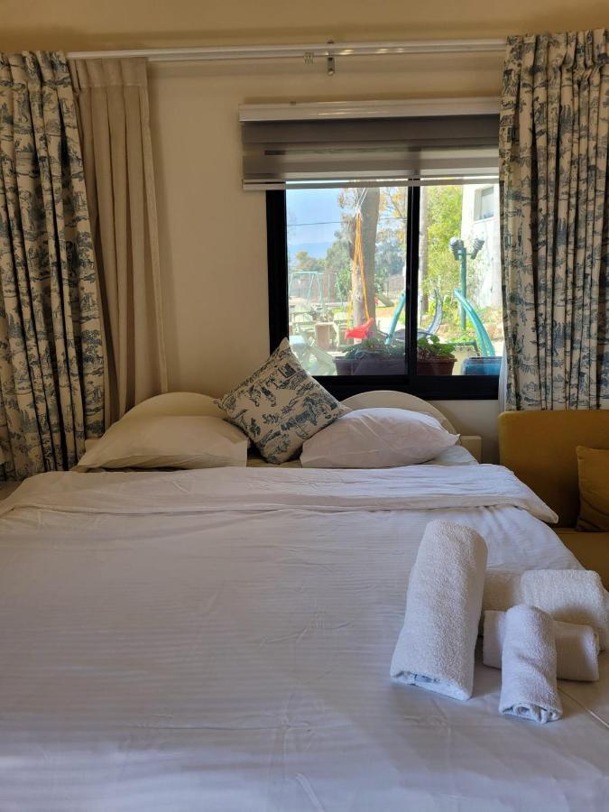 Nuriel Fruit & Guest House Sheʼar Yashuv Exteriör bild