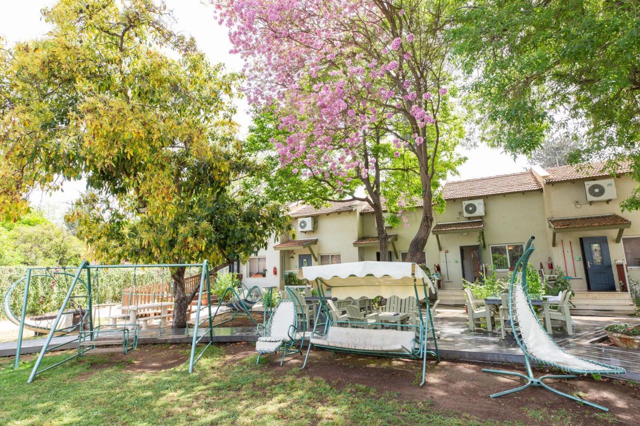 Nuriel Fruit & Guest House Sheʼar Yashuv Exteriör bild