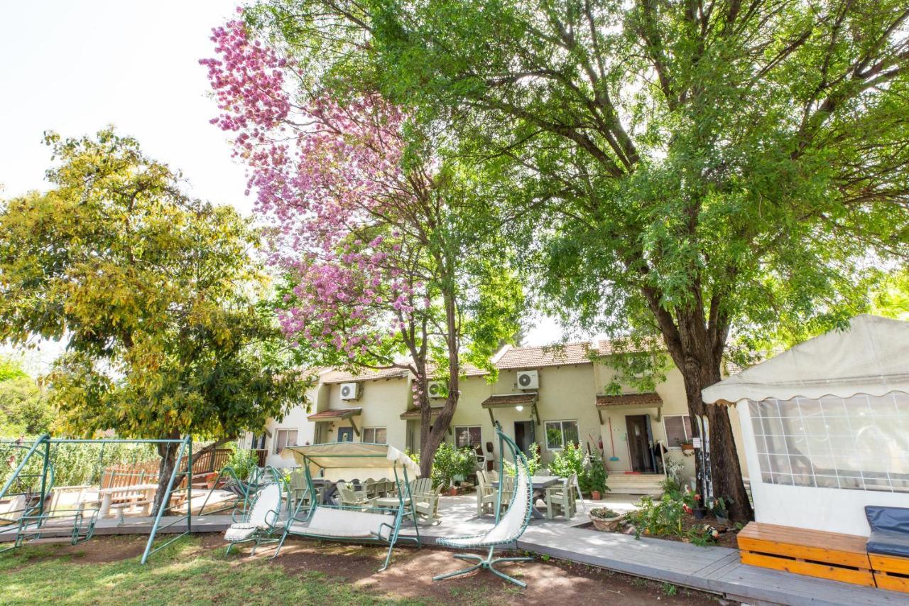 Nuriel Fruit & Guest House Sheʼar Yashuv Exteriör bild