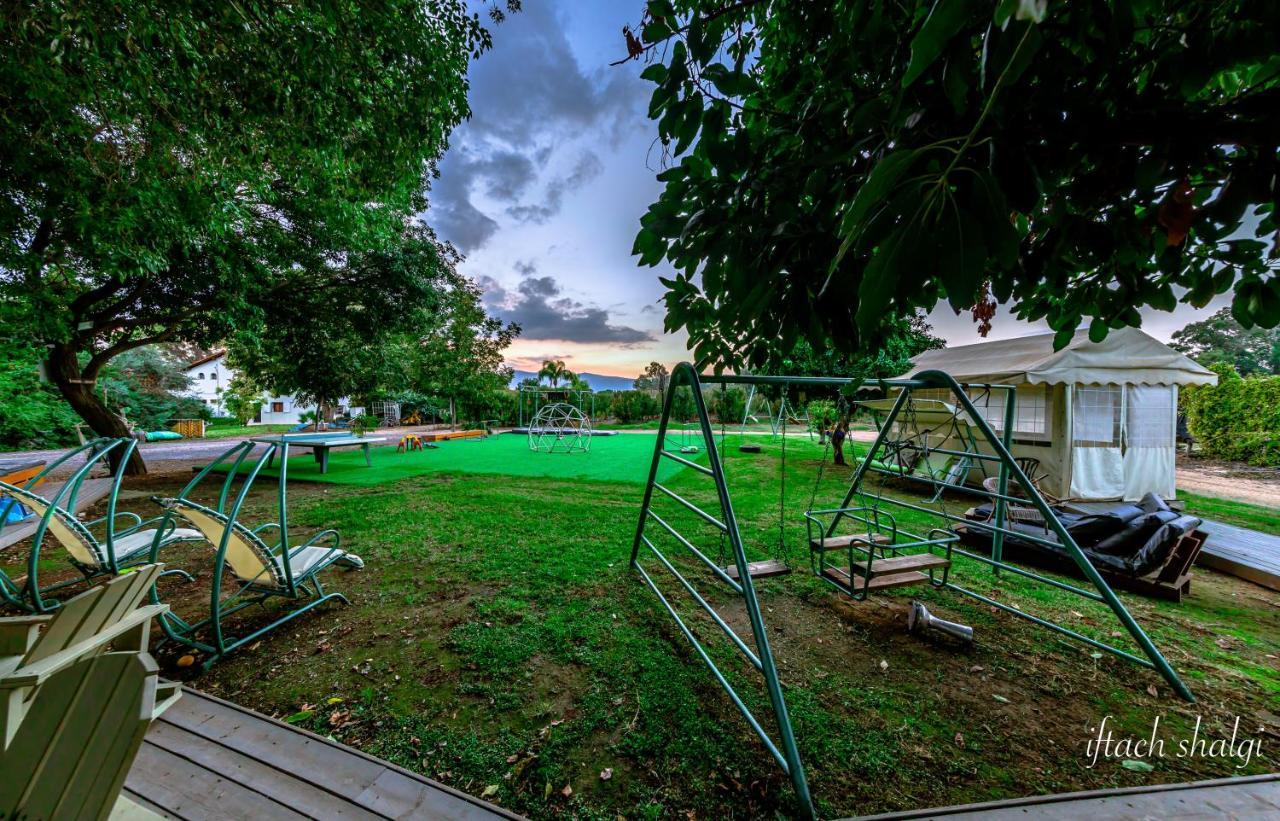 Nuriel Fruit & Guest House Sheʼar Yashuv Exteriör bild