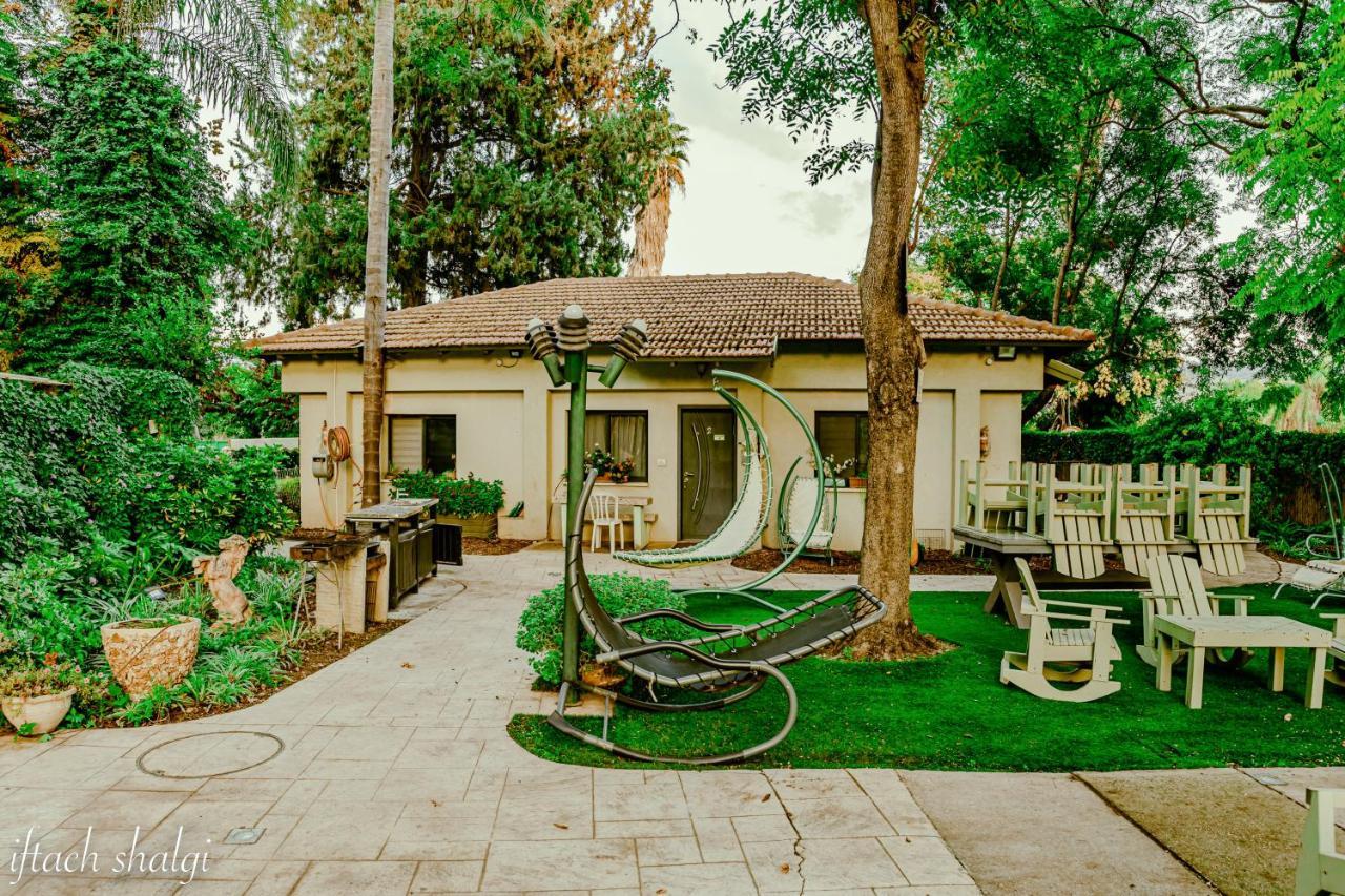 Nuriel Fruit & Guest House Sheʼar Yashuv Exteriör bild