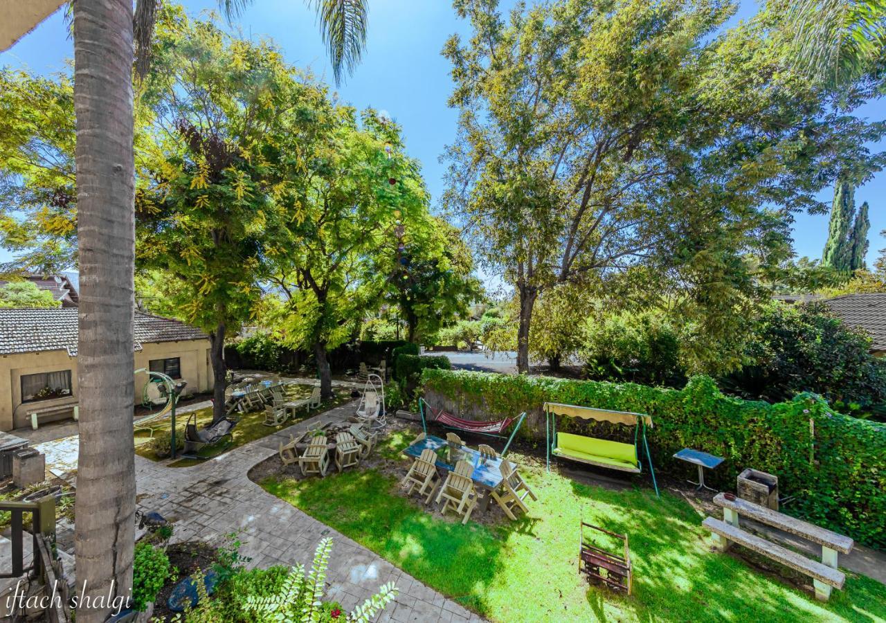 Nuriel Fruit & Guest House Sheʼar Yashuv Exteriör bild