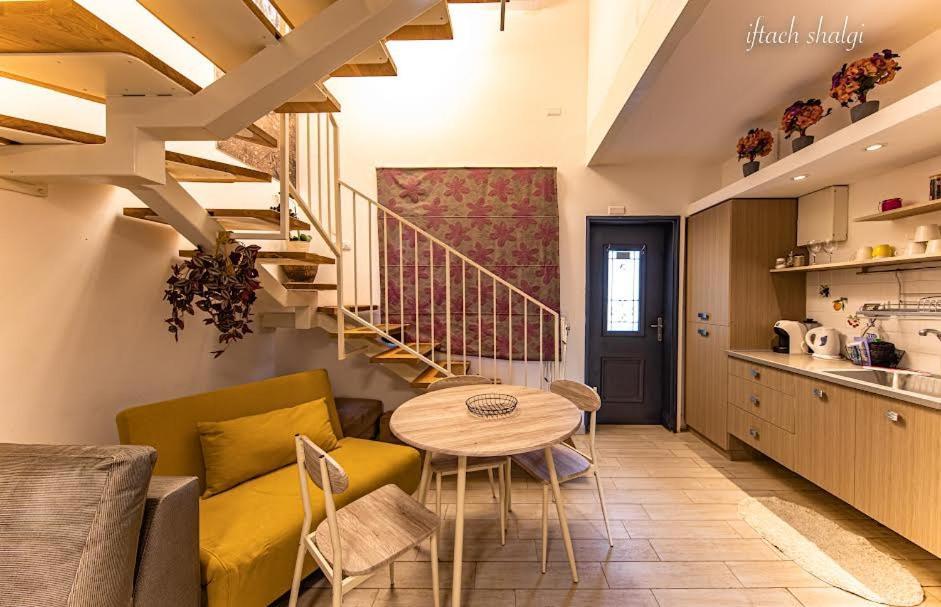 Nuriel Fruit & Guest House Sheʼar Yashuv Exteriör bild