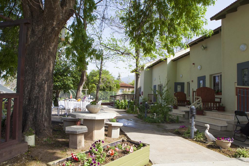 Nuriel Fruit & Guest House Sheʼar Yashuv Exteriör bild