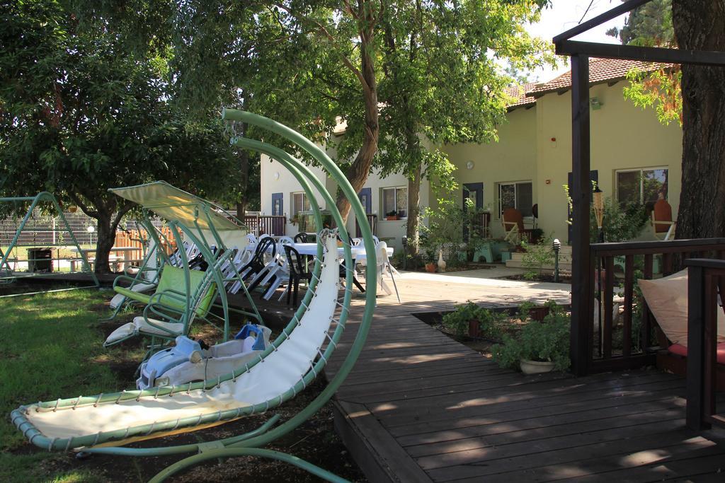 Nuriel Fruit & Guest House Sheʼar Yashuv Exteriör bild