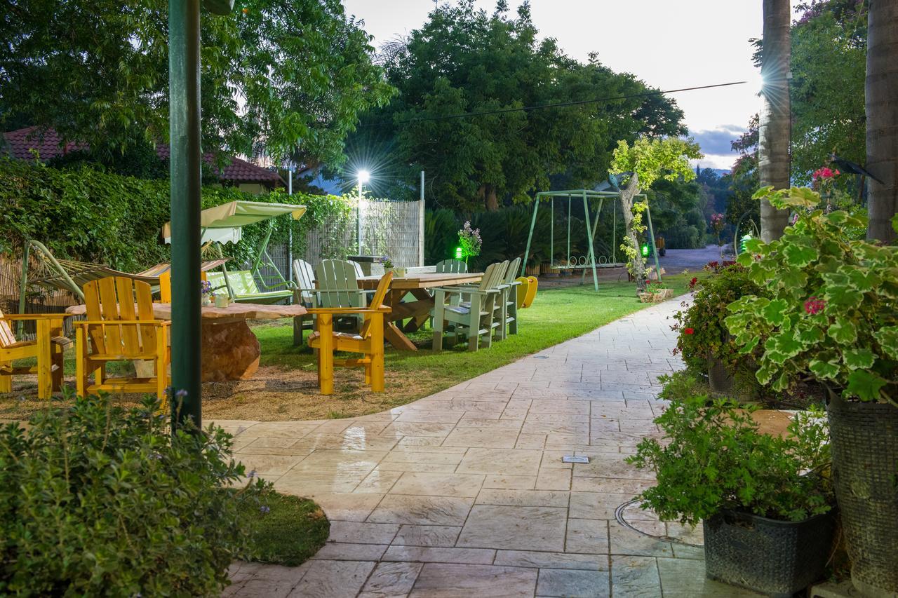 Nuriel Fruit & Guest House Sheʼar Yashuv Exteriör bild